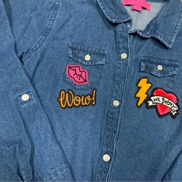 🏷️ Betsey Johnson Denim Patches Button Down Shirt 10 - Picture 3 of 7